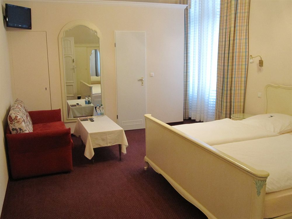 Hotel Pension Fasanenhaus Berlin Exterior photo