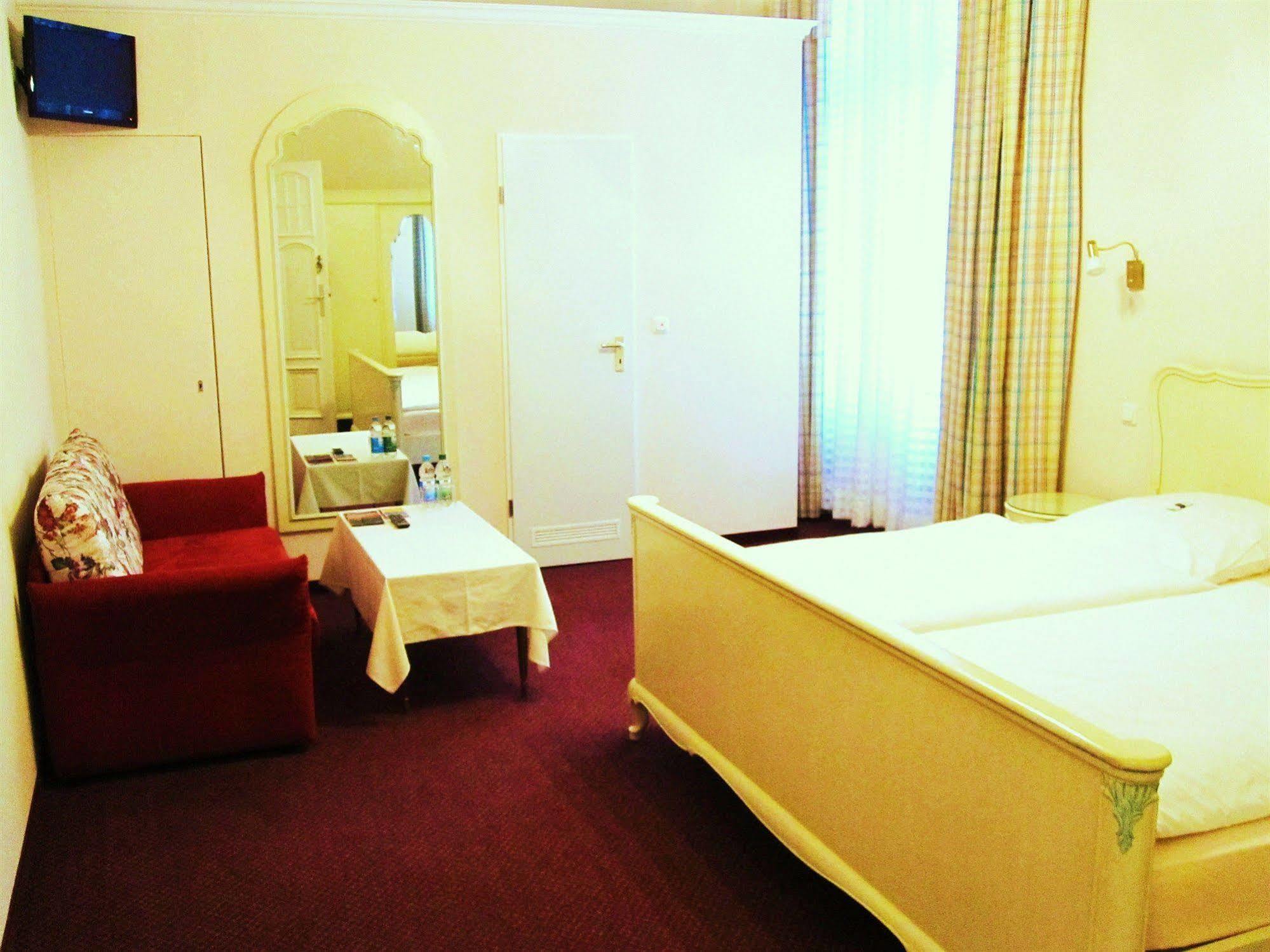 Hotel Pension Fasanenhaus Berlin Exterior photo